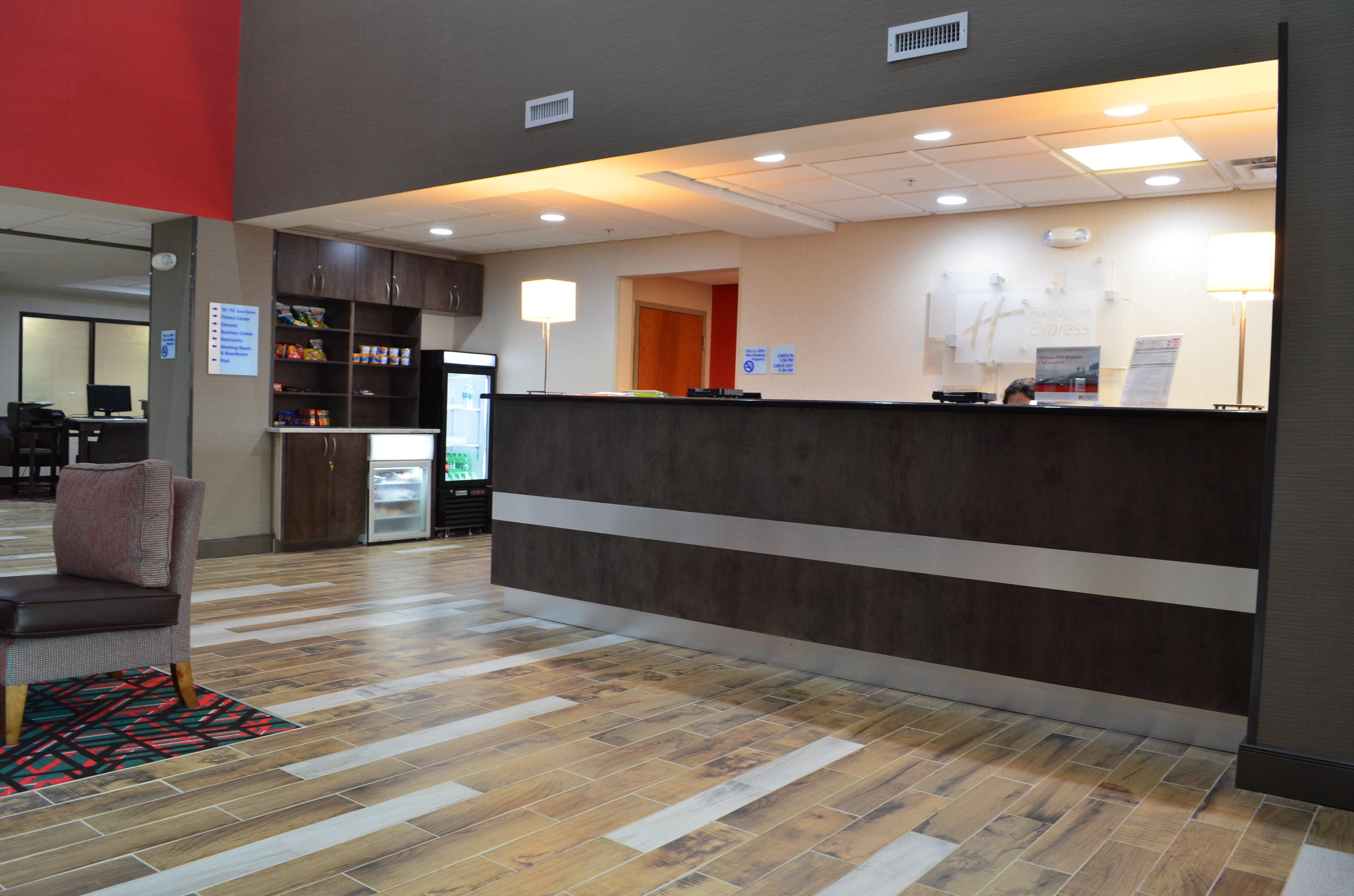 Holiday Inn Express Мадисон Экстерьер фото